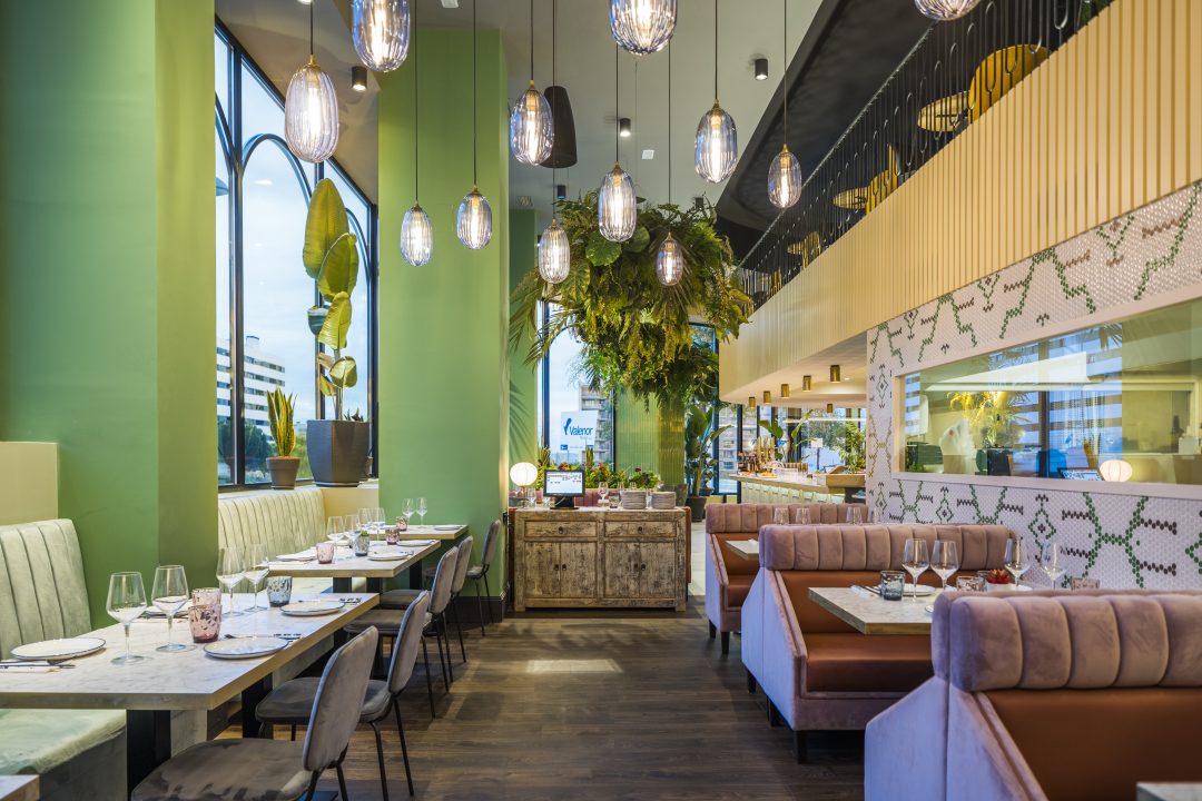Interior del restaurante Miss Chen en Valdebebas
